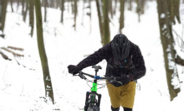 winter mountainbiker