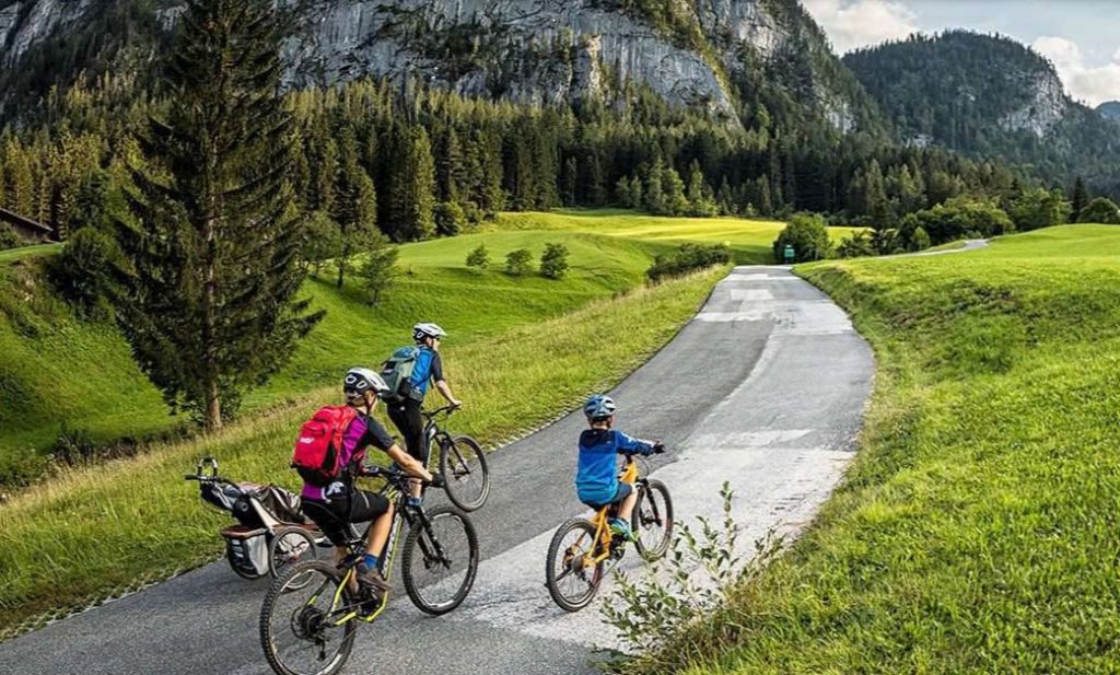 Family & Kid-Friendly Cycling Routes Near Vienna — What to Know & Rent